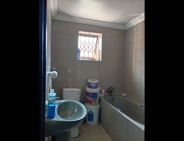 4 BEDROOM HOUSE FOR SALE IN UMLAZI L